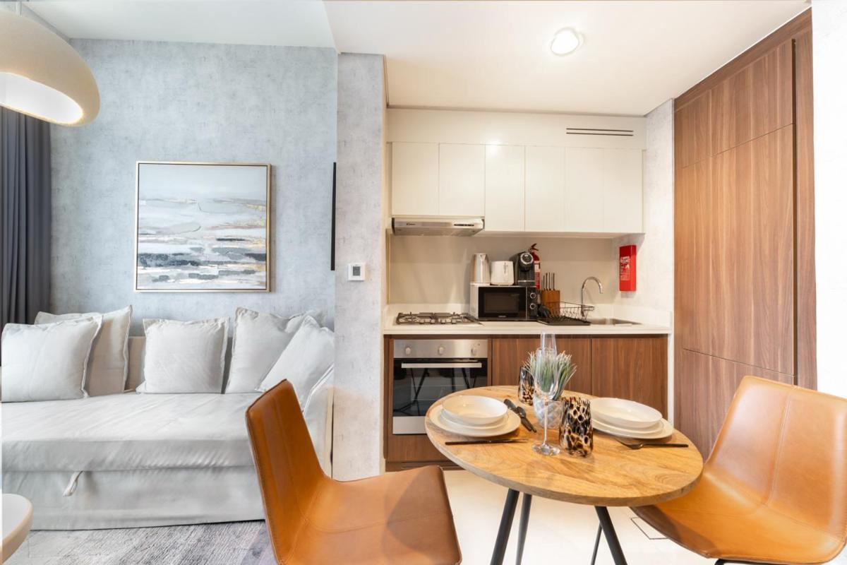 Luxury 1 Bedroom In Reva Business Bay By Pk Holidays Dubai